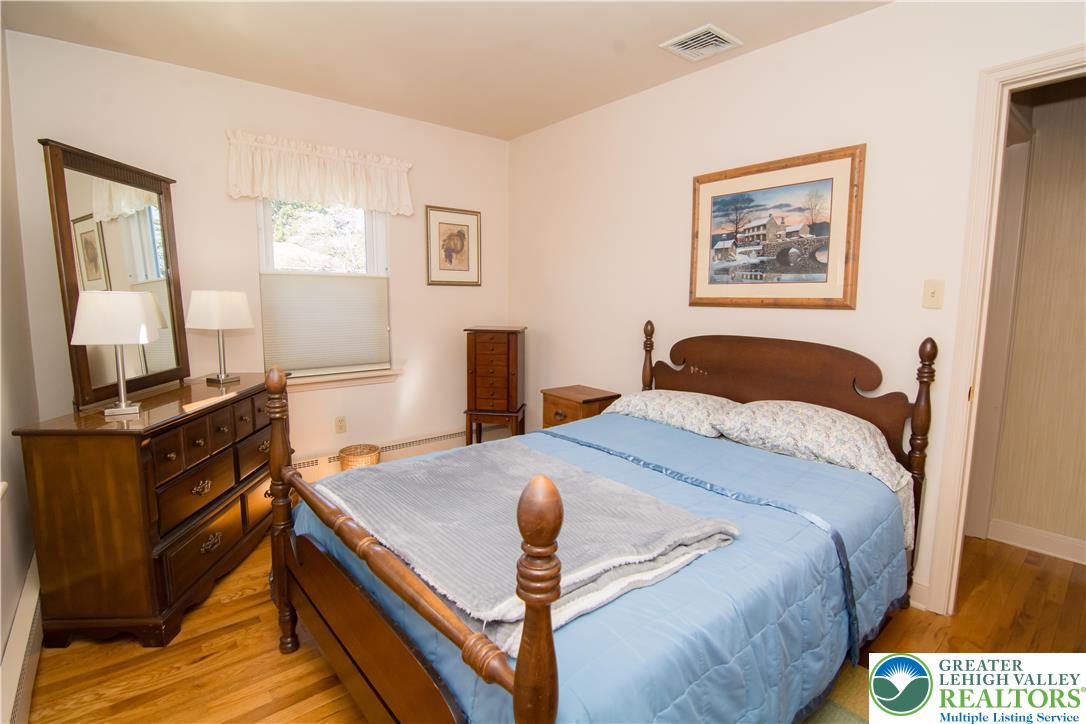 3316 Edinburgh Road Allentown, PA 18104 - Photo 19 of 35