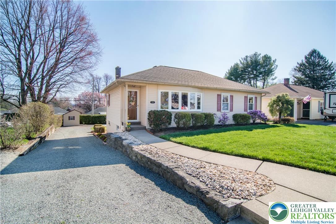 3316 Edinburgh Road Allentown, PA 18104 - Photo 2 of 35