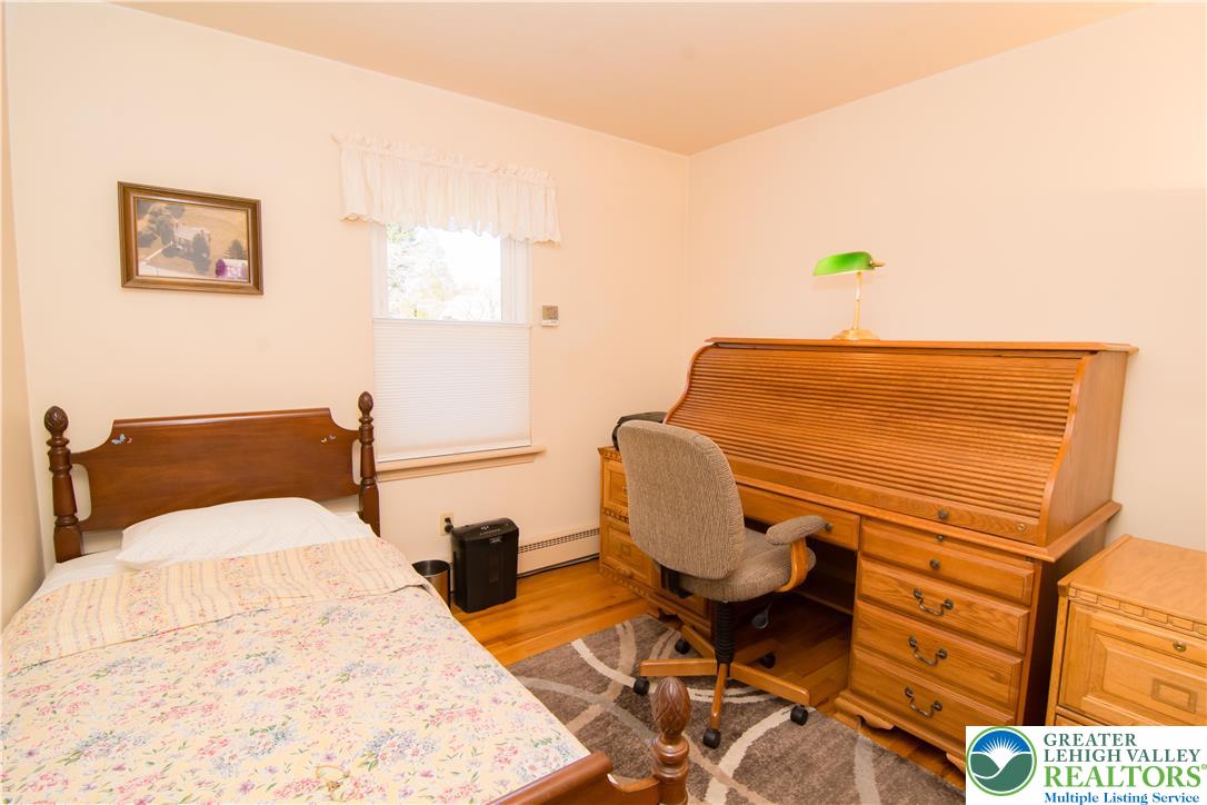 3316 Edinburgh Road Allentown, PA 18104 - Photo 21 of 35 3rd Bedroom