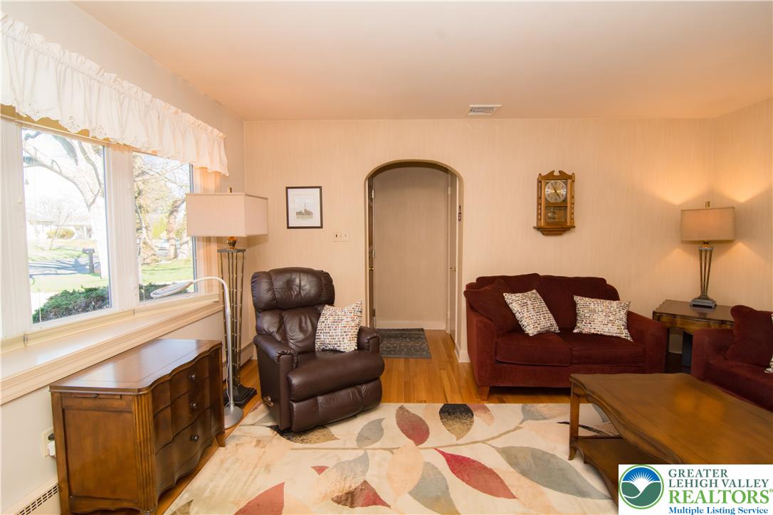 3316 Edinburgh Road Allentown, PA 18104 - Photo 6 of 35