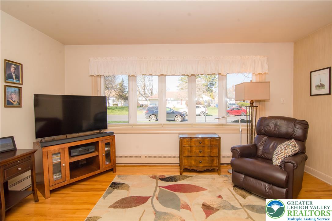 3316 Edinburgh Road Allentown, PA 18104 - Photo 7 of 35