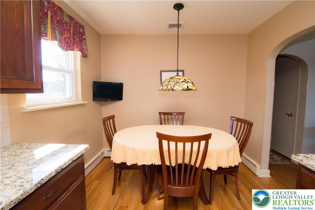 3316 Edinburgh Road Allentown, PA 18104 - Photo 9 of 35