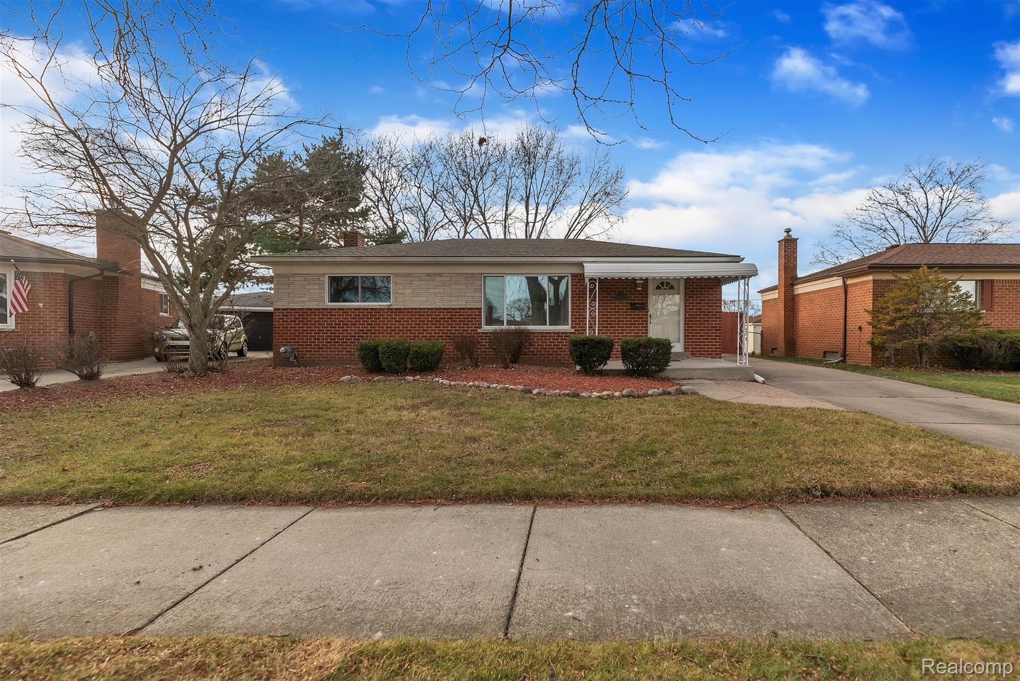 32757 Ridgefield Avenue Warren, MI 48088 - Photo 4 of 46 04-32757 Ridgefield Ave-WindowStill.jpg