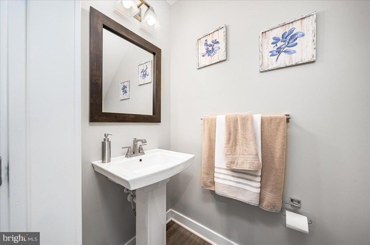 7306 Isabella Road Laurel, MD 20723 - Photo 17 of 59 Main Level Powder Room