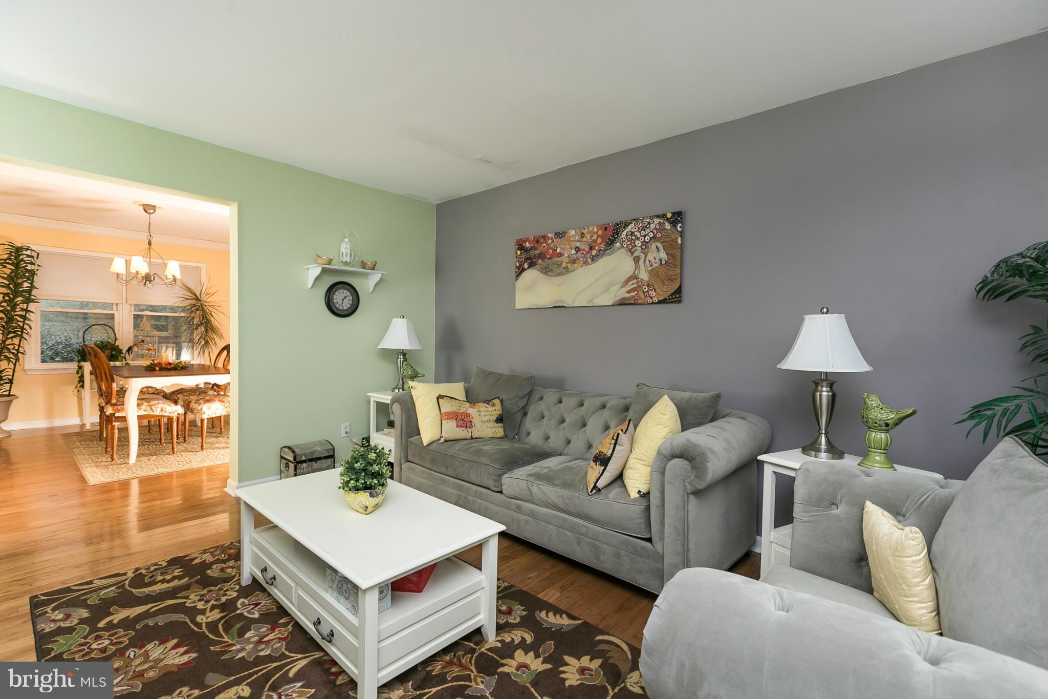 14 Colleton Court Baltimore, MD 21236 - Photo 2 of 29 Living Room