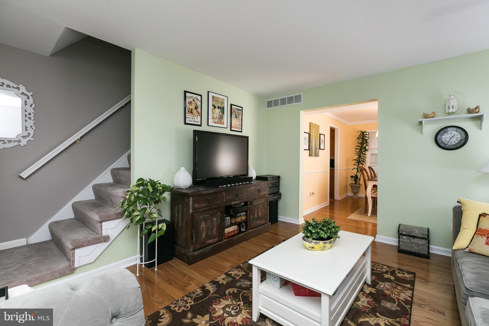 14 Colleton Court Baltimore, MD 21236 - Photo 4 of 29 Living Room
