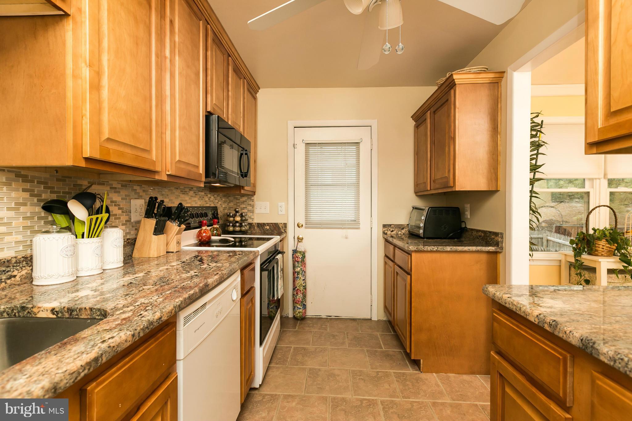 14 Colleton Court Baltimore, MD 21236 - Photo 8 of 29 Kitchen