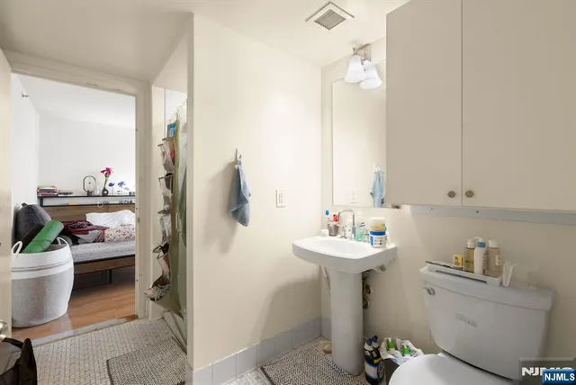 $4,500 | 700 Grove Street, Unit 9M, Jersey City, NJ 07310