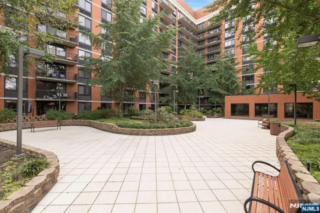 $4,500 | 700 Grove Street, Unit 9M, Jersey City, NJ 07310