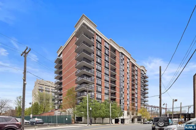 $4,500 | 700 Grove Street, Unit 9M, Jersey City, NJ 07310