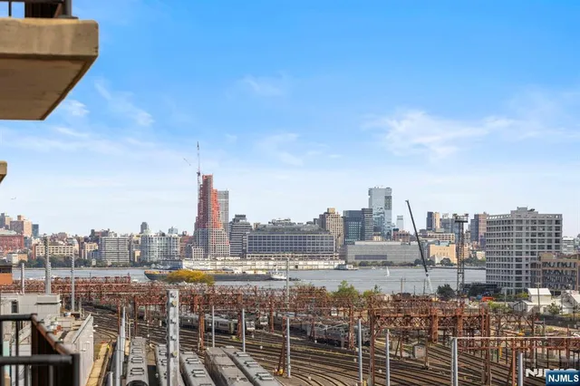 $4,500 | 700 Grove Street, Unit 9M, Jersey City, NJ 07310