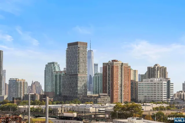 $4,500 | 700 Grove Street, Unit 9M, Jersey City, NJ 07310
