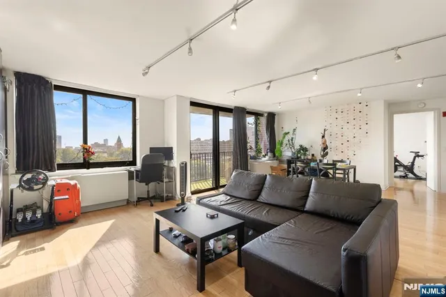 $4,500 | 700 Grove Street, Unit 9M, Jersey City, NJ 07310