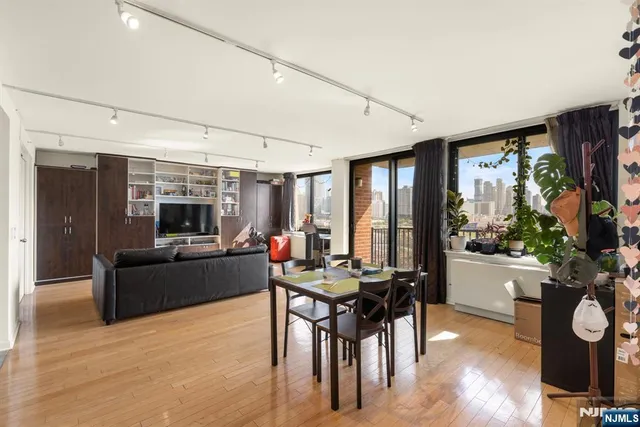 $4,500 | 700 Grove Street, Unit 9M, Jersey City, NJ 07310