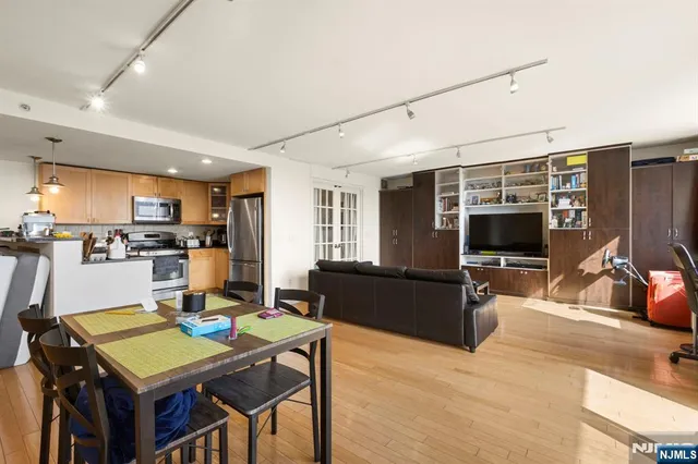 $4,500 | 700 Grove Street, Unit 9M, Jersey City, NJ 07310