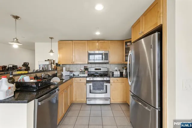 $4,500 | 700 Grove Street, Unit 9M, Jersey City, NJ 07310