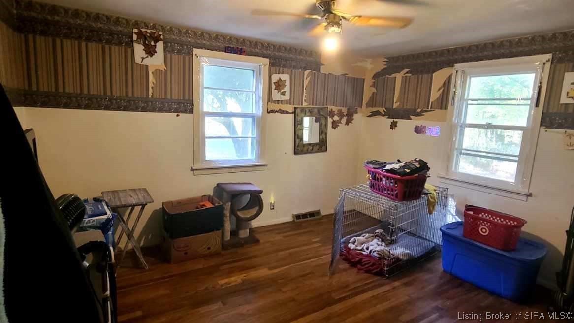 352 East Brown Road Pekin, IN 47165 - Photo 11 of 20 Gallery Image 11