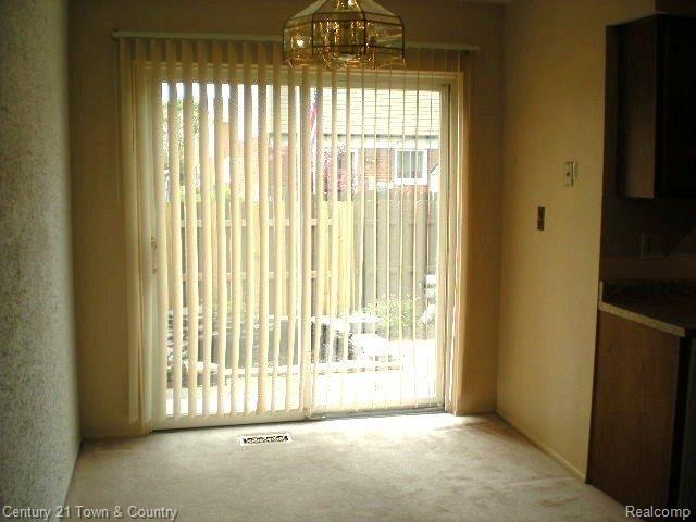 8140 Busko Court Warren, MI 48093 - Photo 6 of 20 DSCN7727.JPG