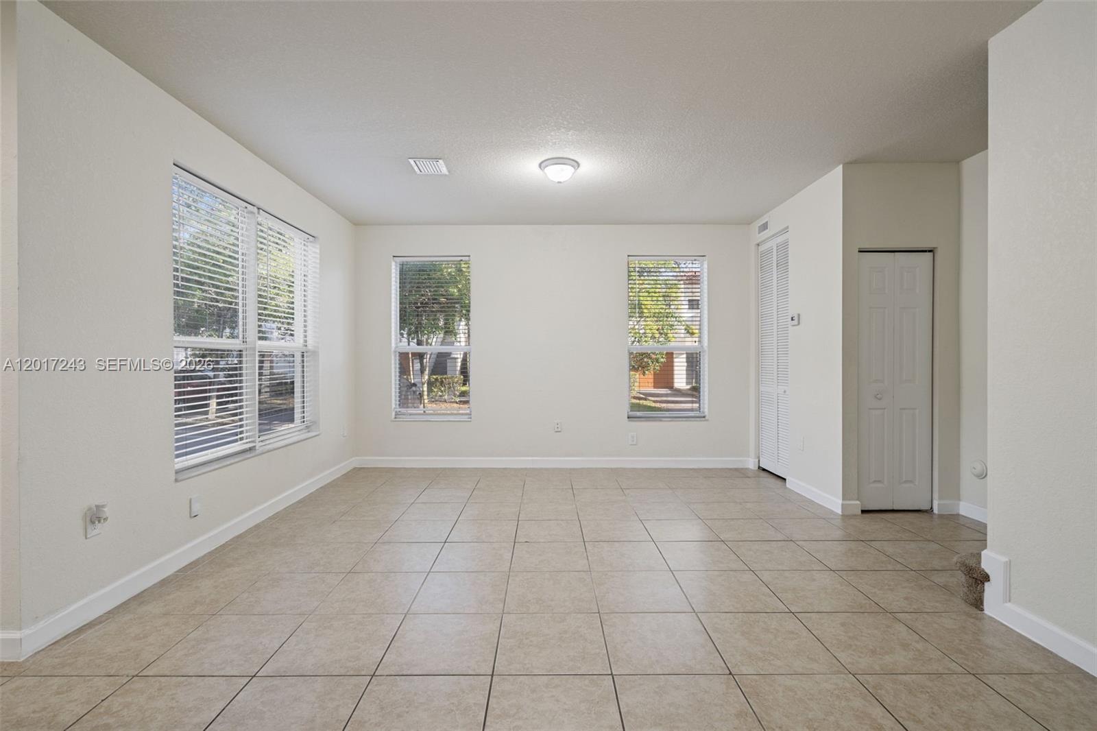 9243 Southwest 170th Avenue Miami, FL 33196 - Photo 6 of 36