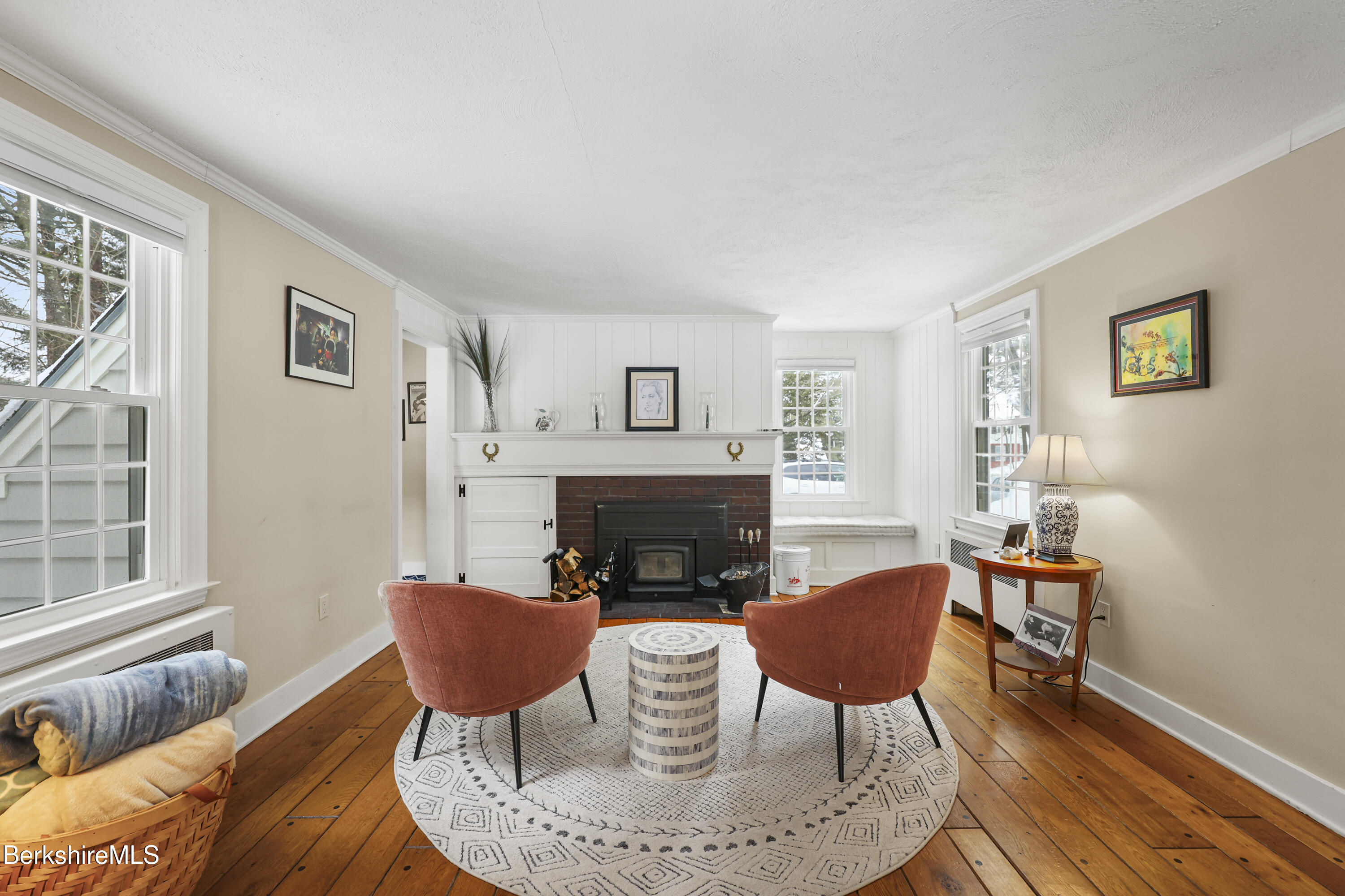 221 Holmes Road Pittsfield, MA 01201 - Photo 11 of 36 30 Living Room