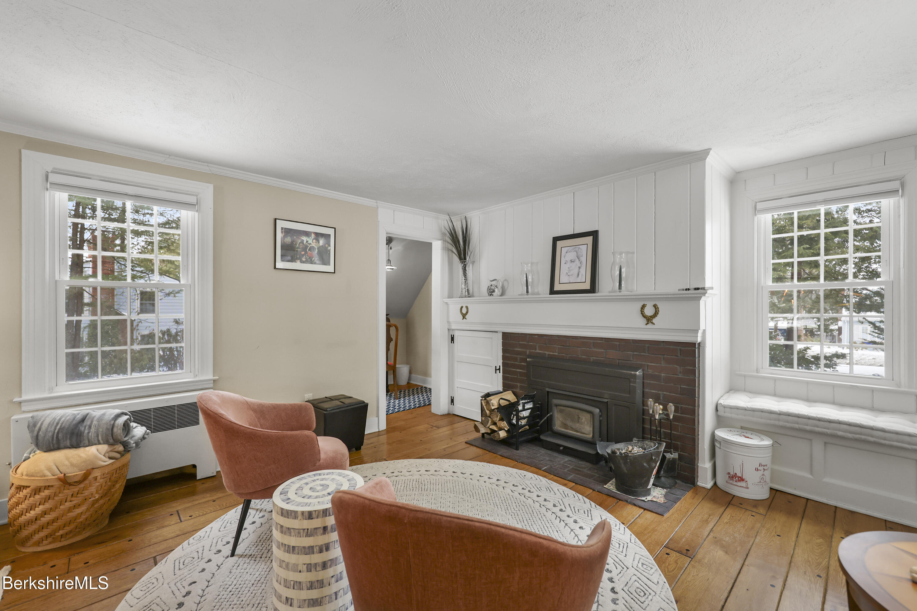 221 Holmes Road Pittsfield, MA 01201 - Photo 12 of 36 25 Living Room
