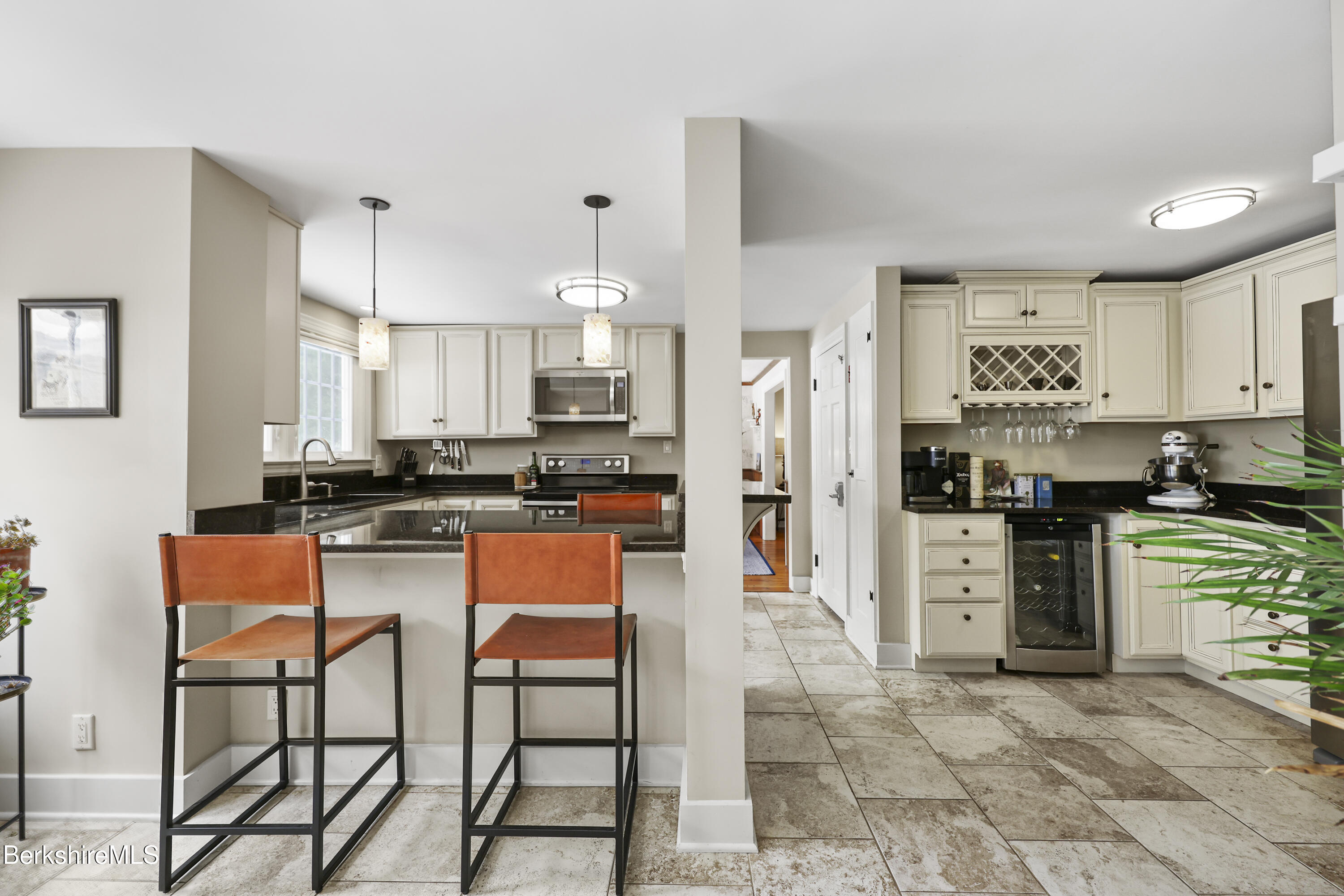 221 Holmes Road Pittsfield, MA 01201 - Photo 2 of 36 100 Kitchen