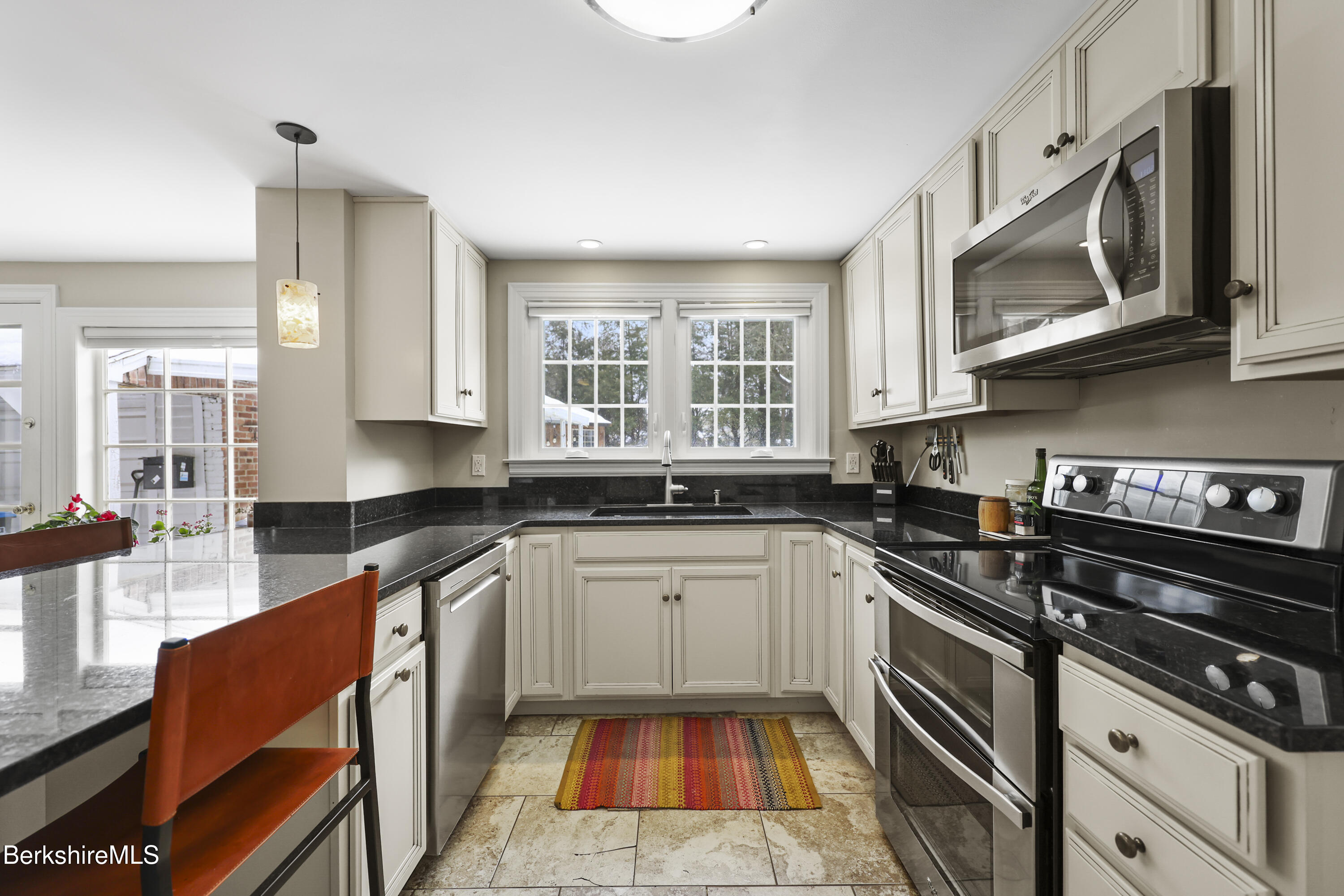 221 Holmes Road Pittsfield, MA 01201 - Photo 3 of 36 120 Kitchen