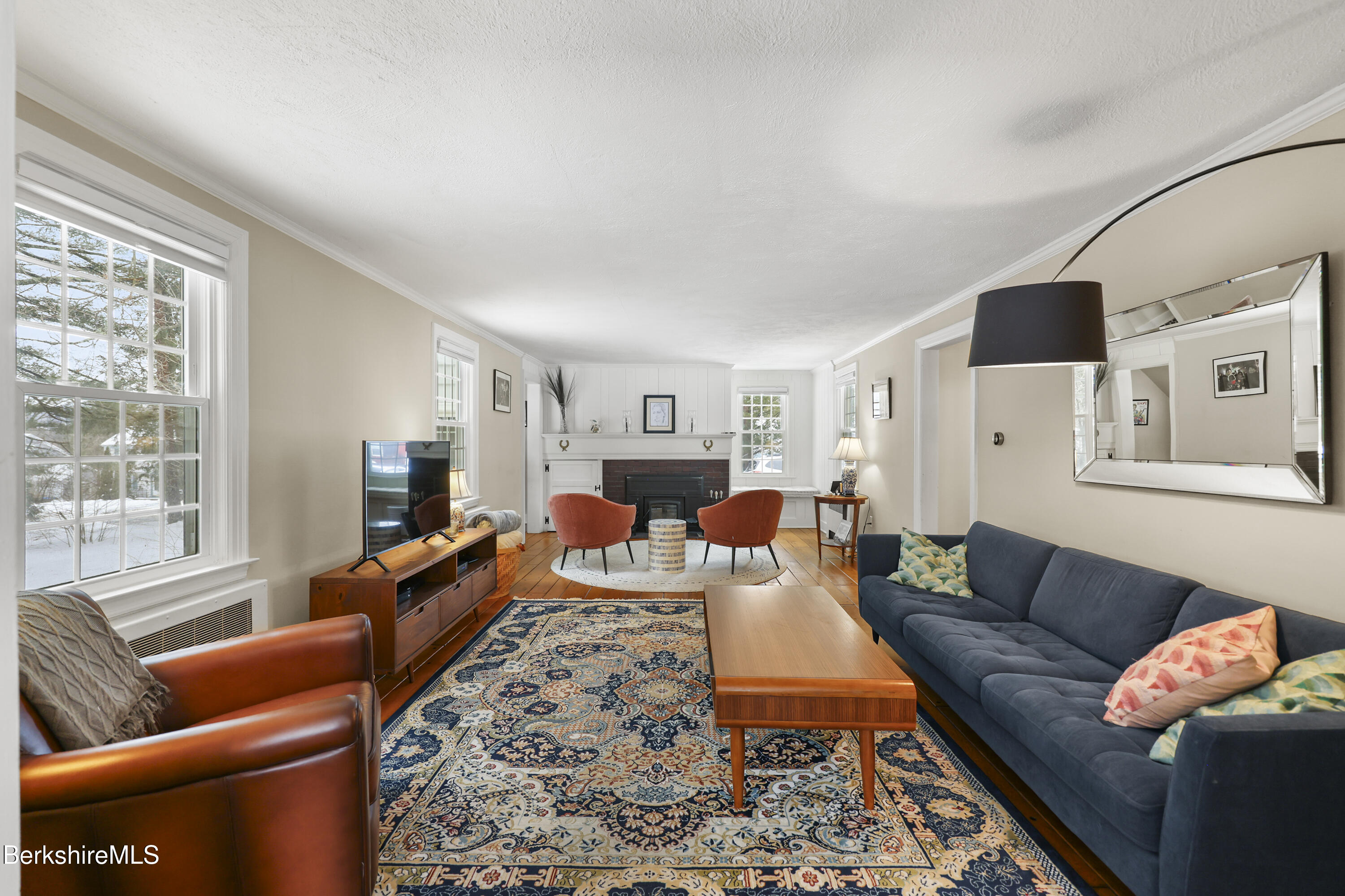 221 Holmes Road Pittsfield, MA 01201 - Photo 10 of 36 65 Living Room