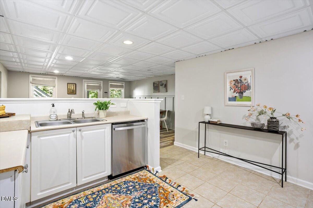 835 Madison Avenue Cary, NC 27513 - Photo 20 of 33 a kitchen with granite countertop a sink and cabinets