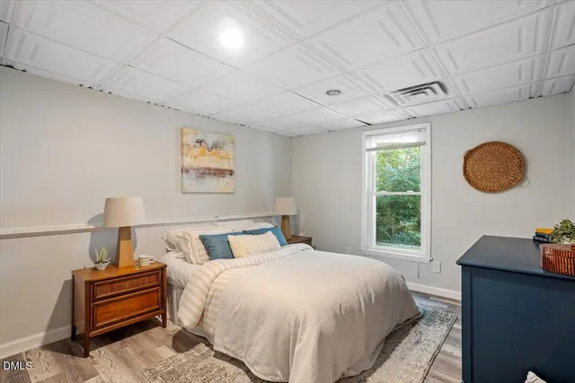 a view of empty room with window