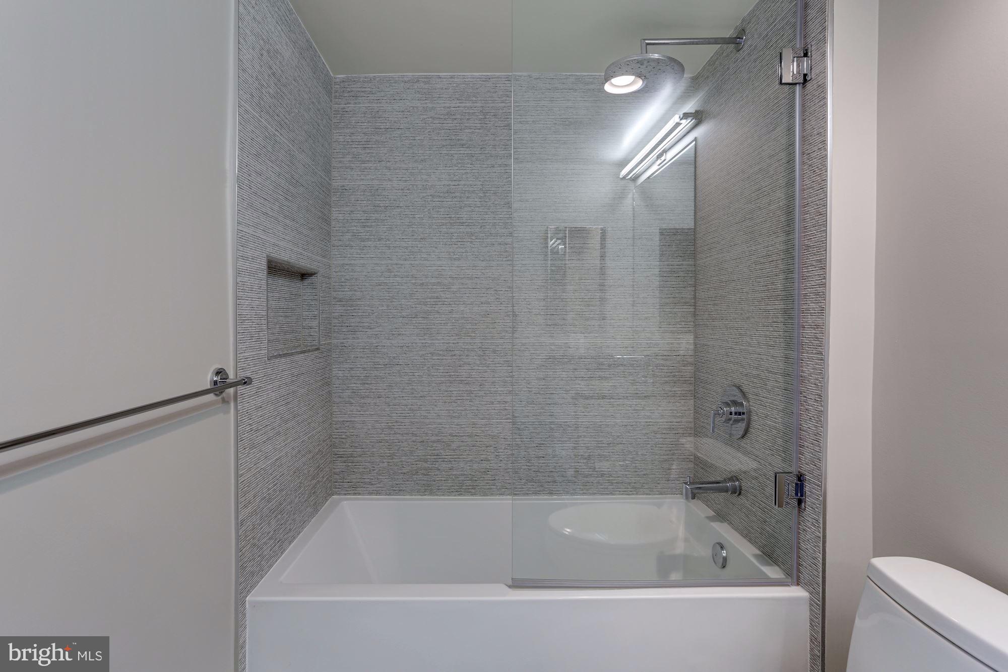 1311 13th Street Northwest, Unit 409 Washington, DC 20005 - Photo 35 of 48 Soaker tub