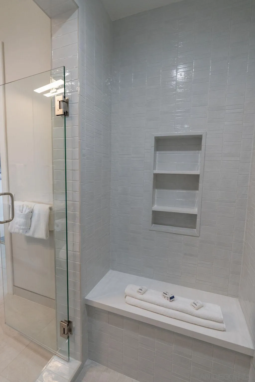 1001 La Jolla Rancho Road La Jolla, CA 92037 - Photo 41 of 47 a bathroom with a bathtub