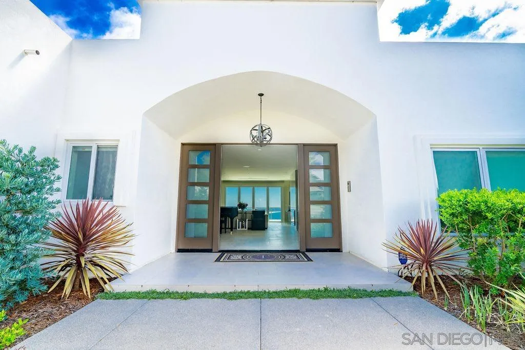 1001 La Jolla Rancho Road La Jolla, CA 92037 - Photo 7 of 47 a front view of a house with a yard