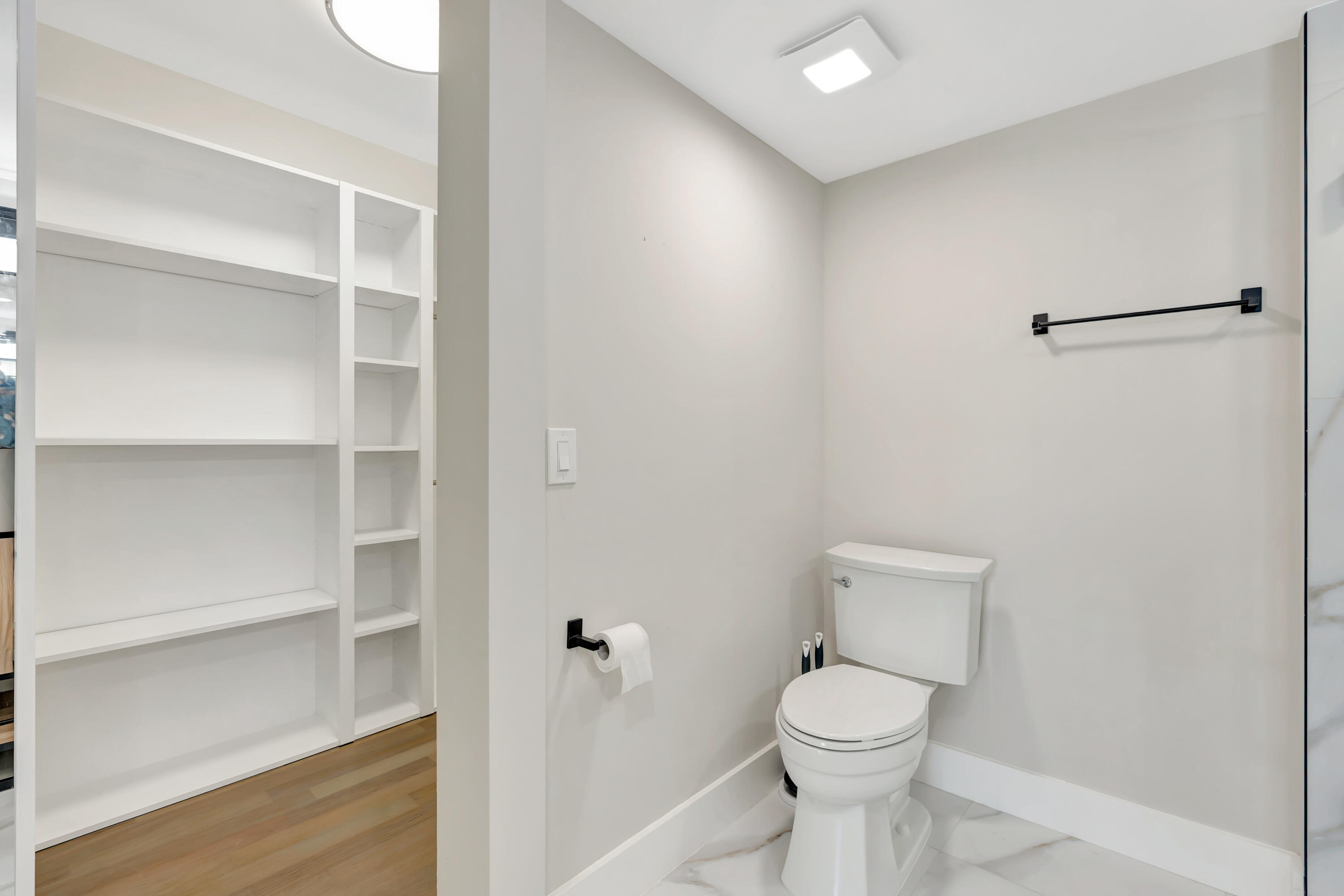 2501 Marina Isle Way, Unit 104 Jupiter, FL 33477 - Photo 30 of 56 Master Bath