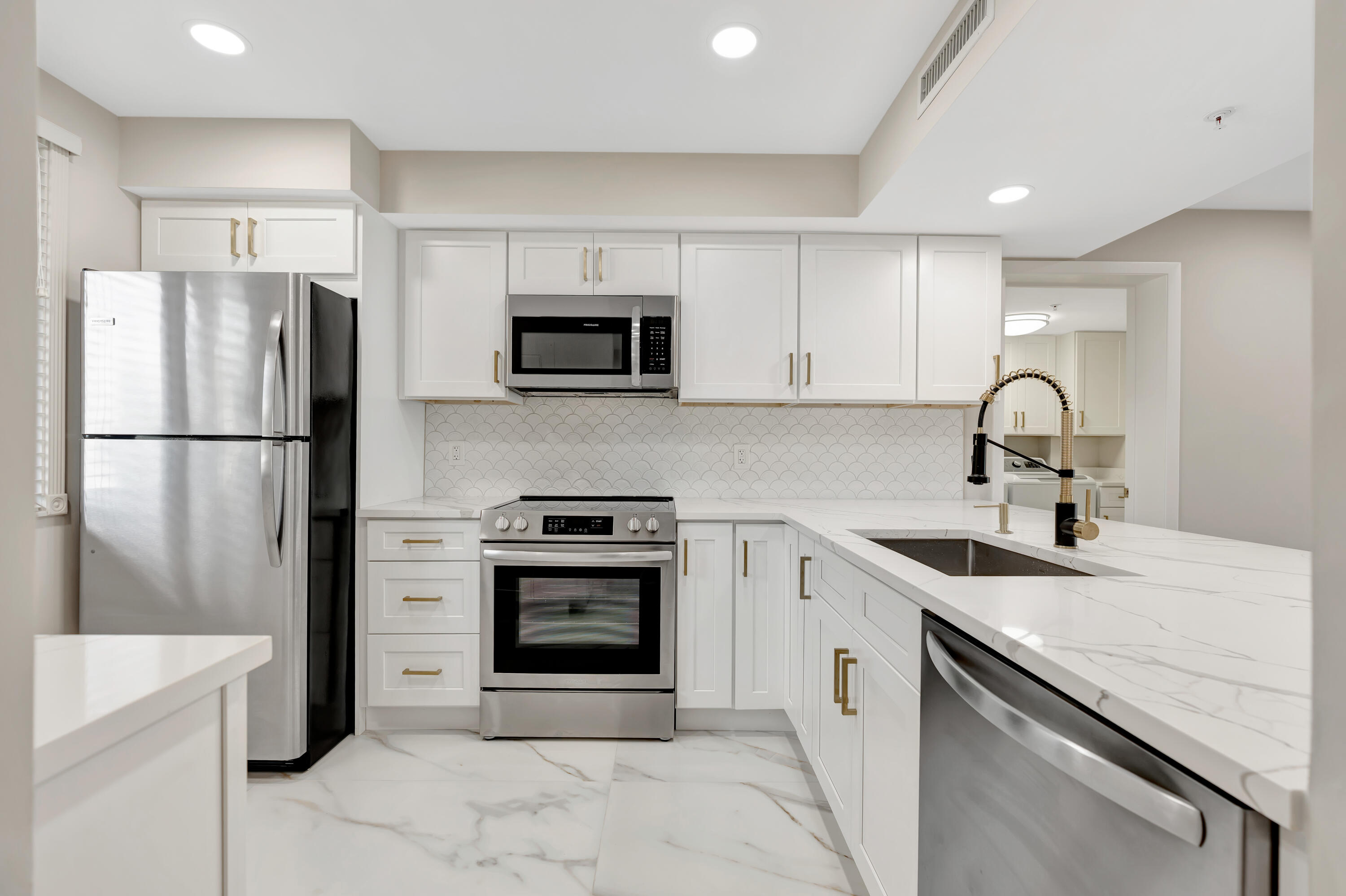 2501 Marina Isle Way, Unit 104 Jupiter, FL 33477 - Photo 5 of 56 Kitchen