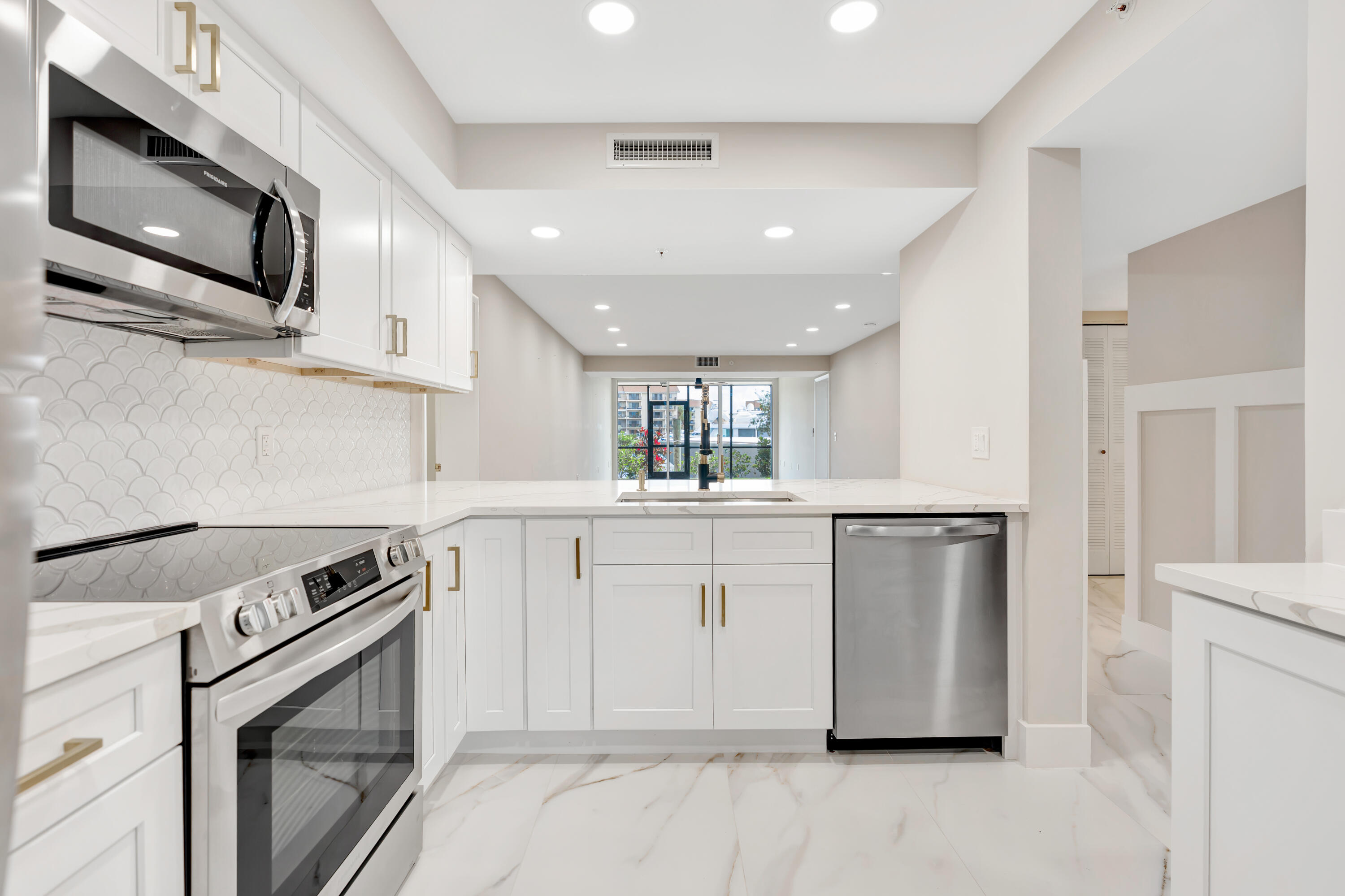 2501 Marina Isle Way, Unit 104 Jupiter, FL 33477 - Photo 10 of 56 _MLP1123