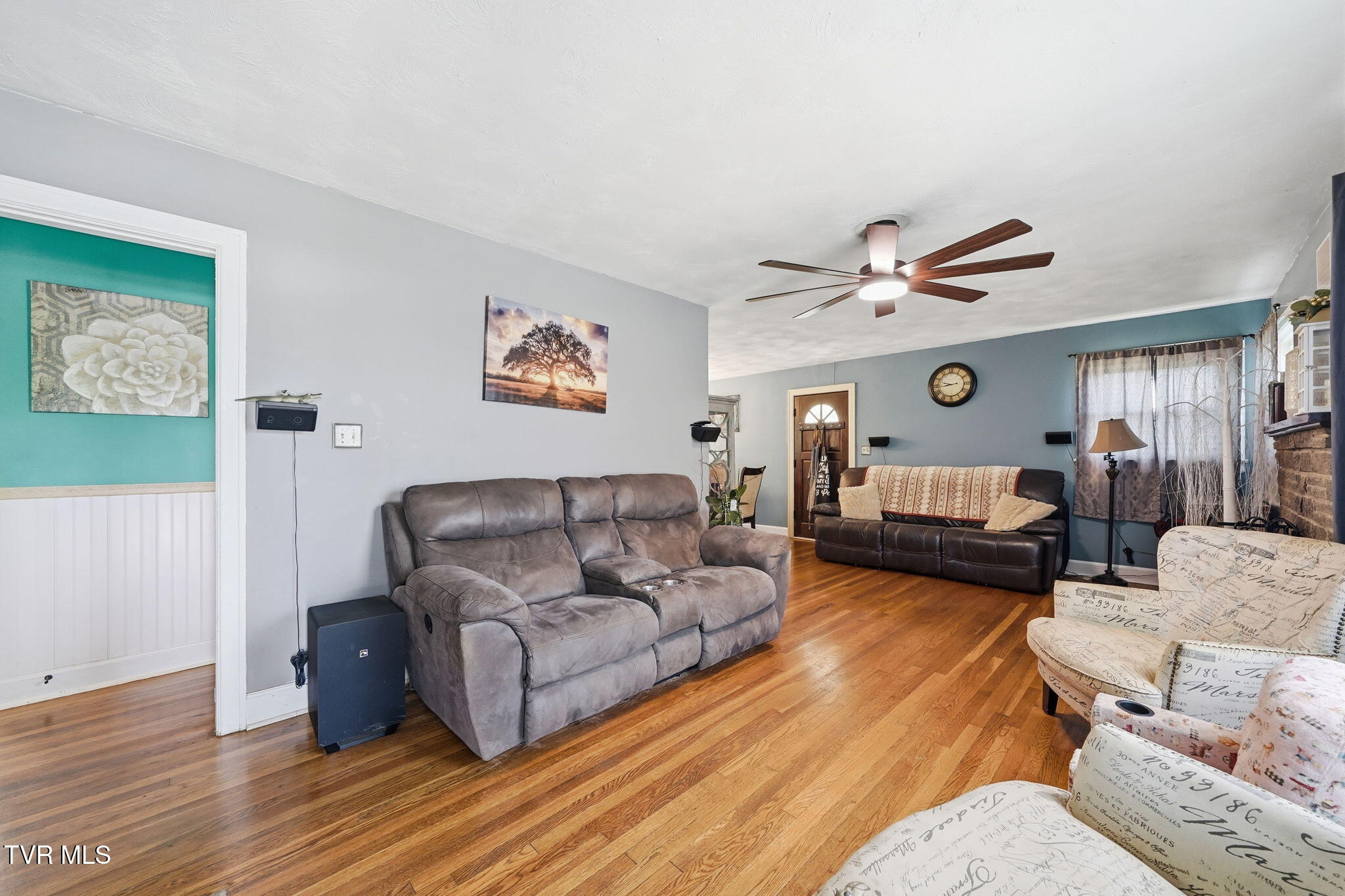 401 Seminole Road Bristol, VA 24201 - Photo 4 of 24 31-web-or-mls-007_JH 20260714-001