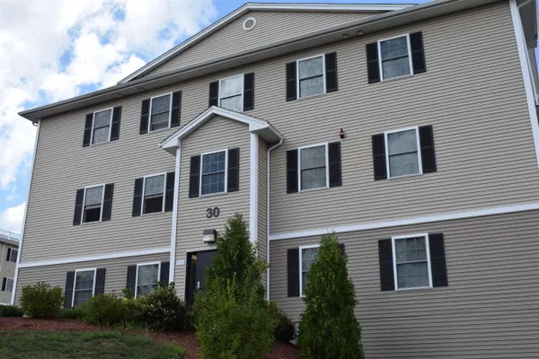 $1,950 | 20 Sentinel Court, Unit 107, Manchester, NH 03103