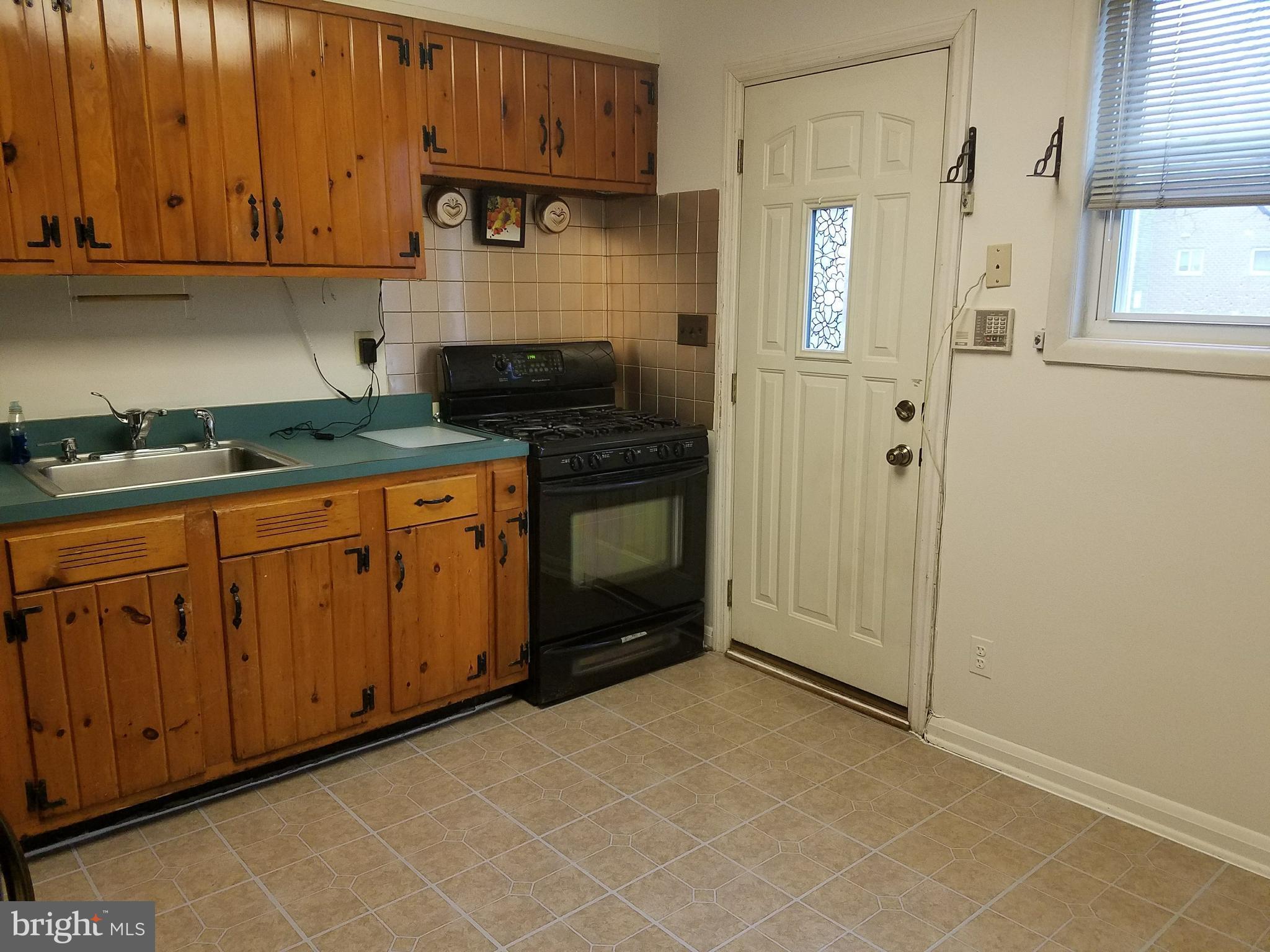 3815 Bancroft Road Baltimore, MD 21215 - Photo 4 of 14 Kitchen