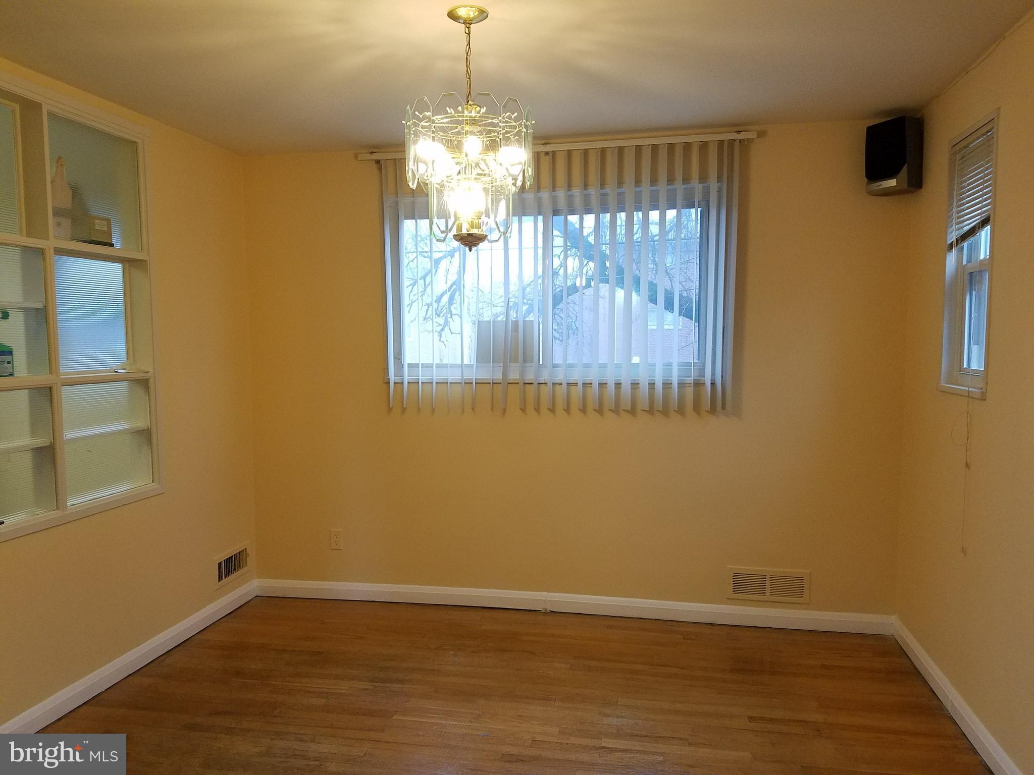 3815 Bancroft Road Baltimore, MD 21215 - Photo 5 of 14 Dining Room