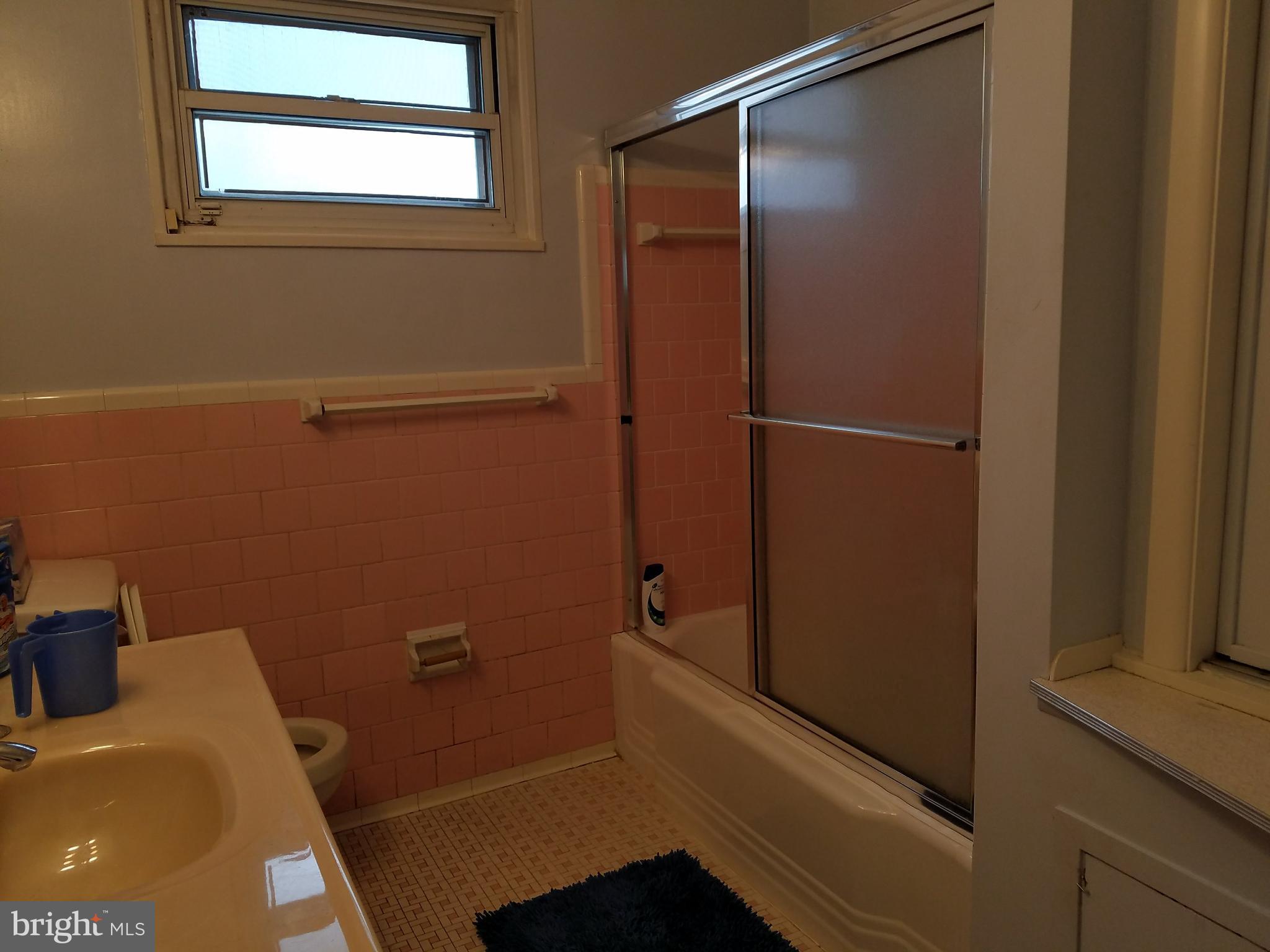 3815 Bancroft Road Baltimore, MD 21215 - Photo 8 of 14 Bath