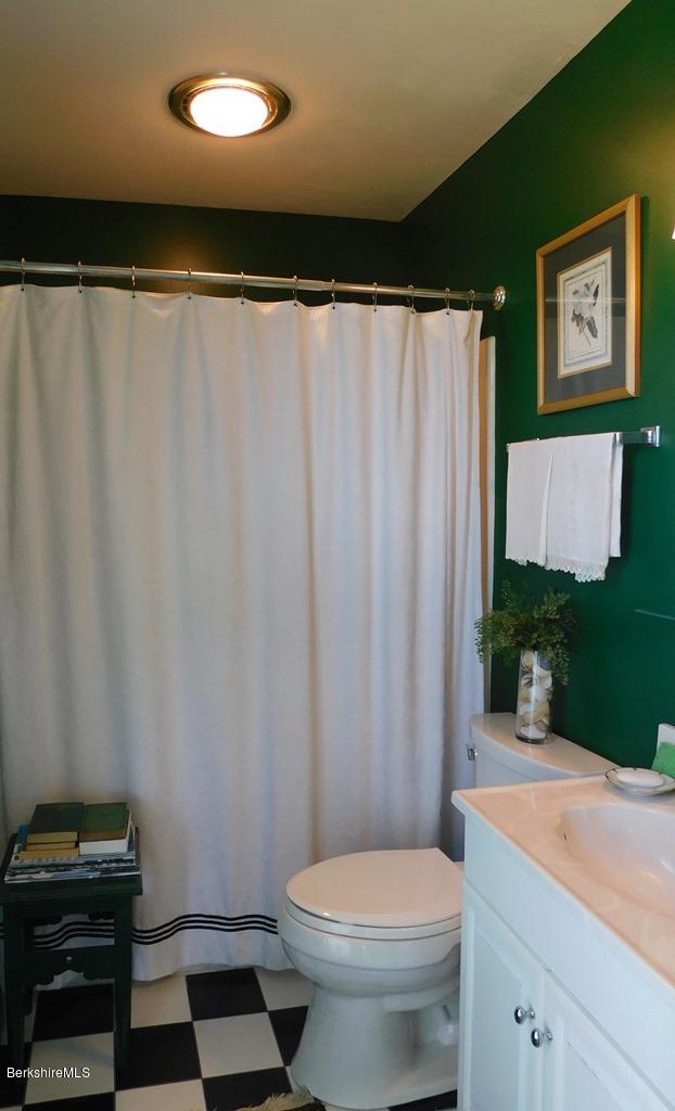 189 Stratton Road, Unit J3 Williamstown, MA 01267 - Photo 17 of 29 Bath