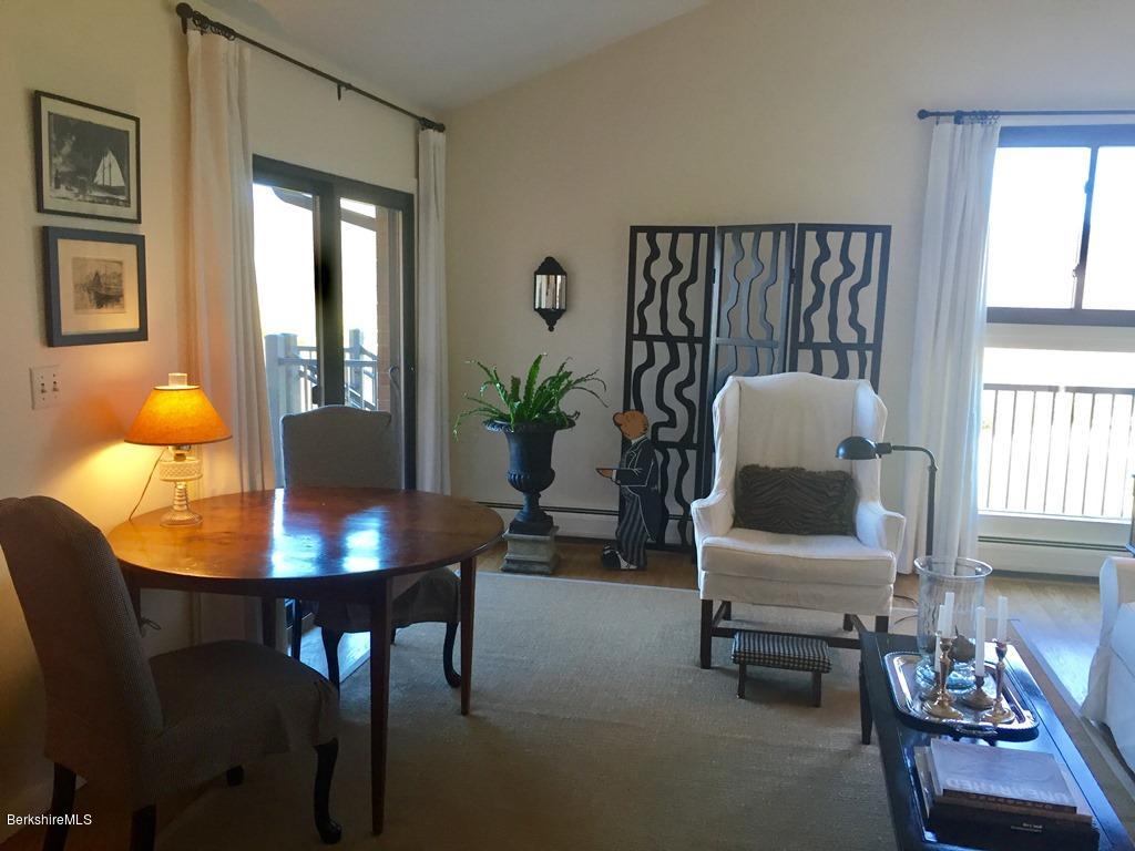 189 Stratton Road, Unit J3 Williamstown, MA 01267 - Photo 5 of 29 Living/dining