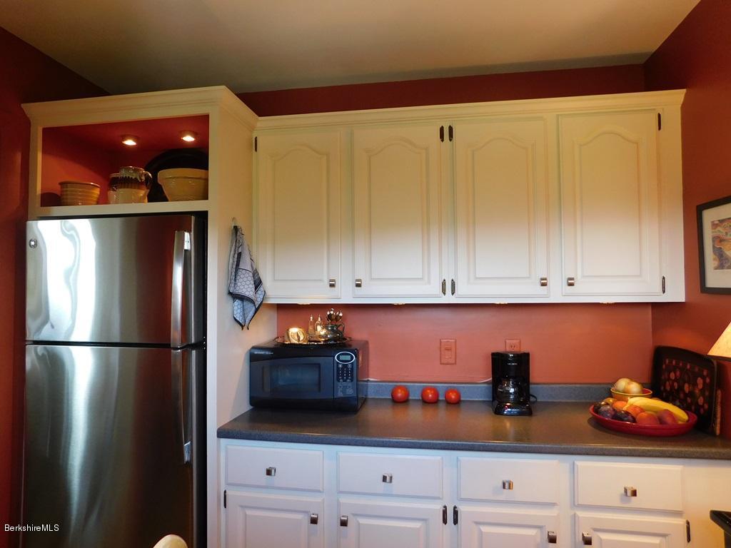 189 Stratton Road, Unit J3 Williamstown, MA 01267 - Photo 9 of 29 Kitchen