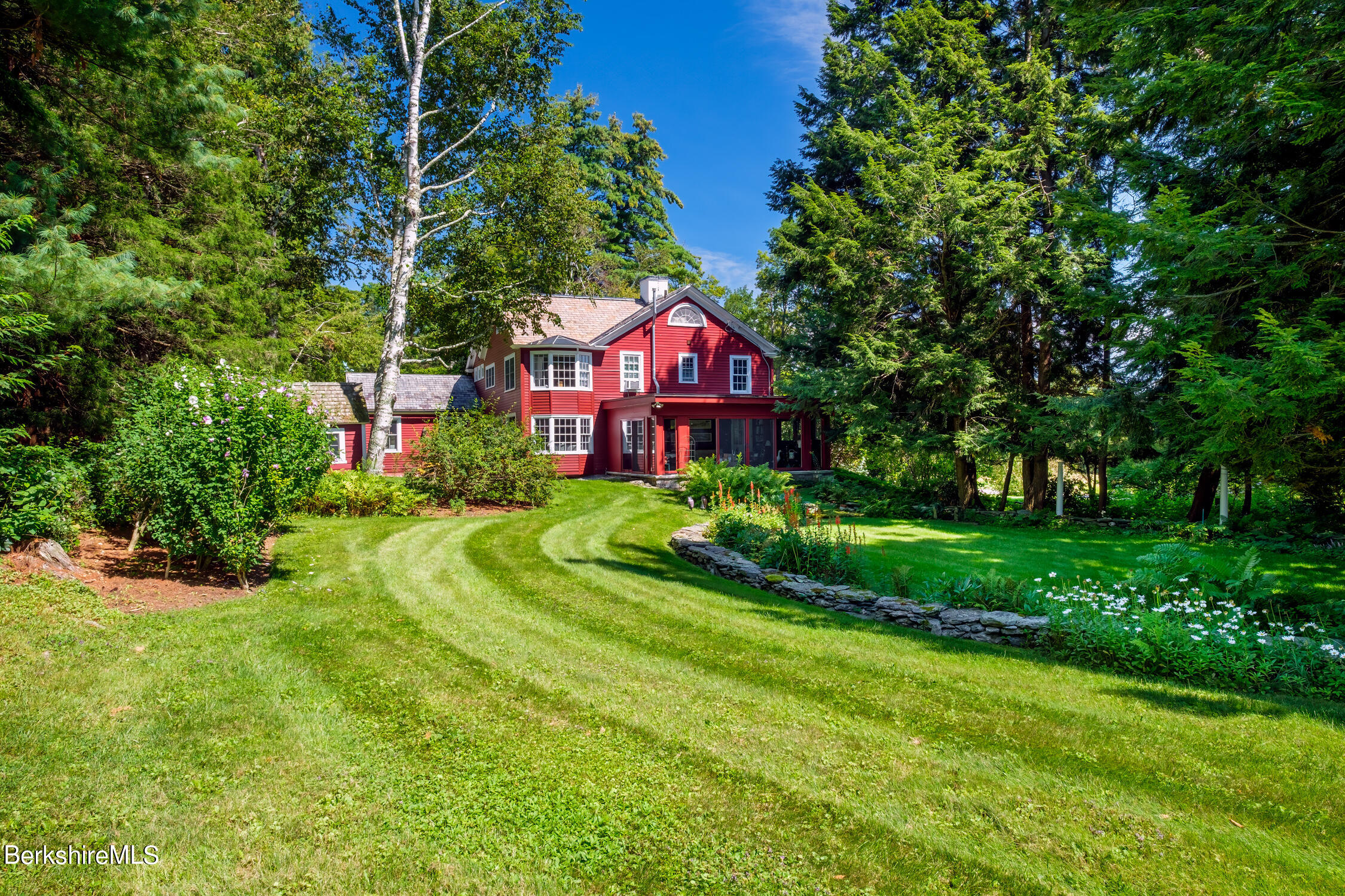 1571 Oblong Road Williamstown, MA 01267 - Photo 4 of 57 South Lawn