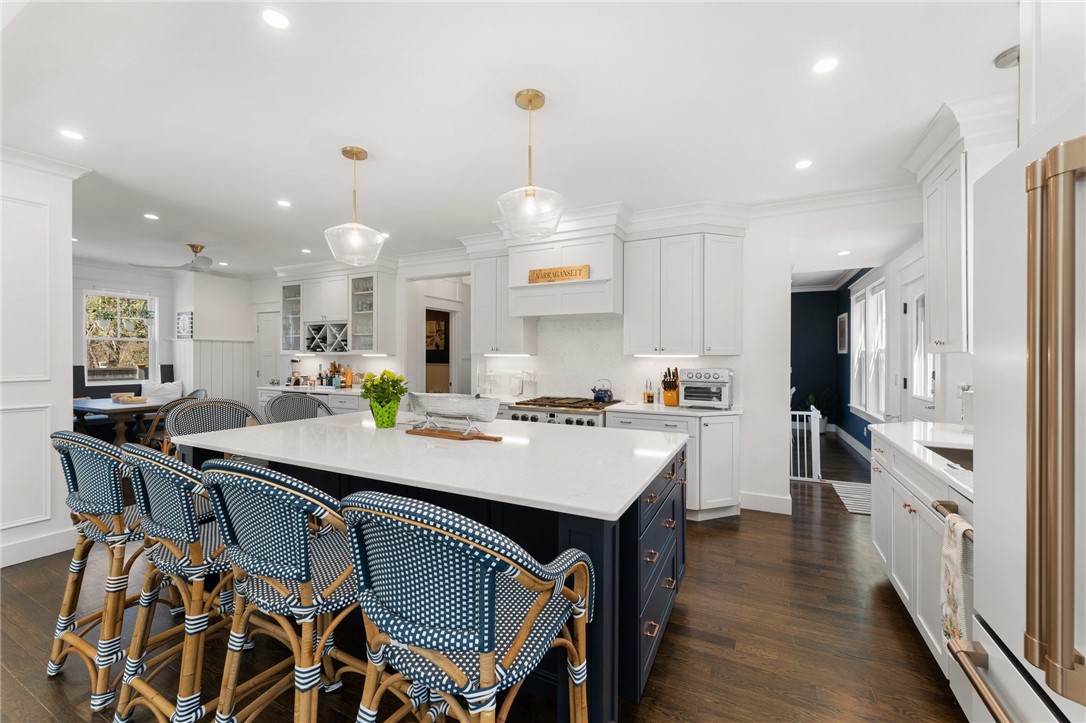 72 Rodman Street Narragansett, RI 02882 - Photo 4 of 49