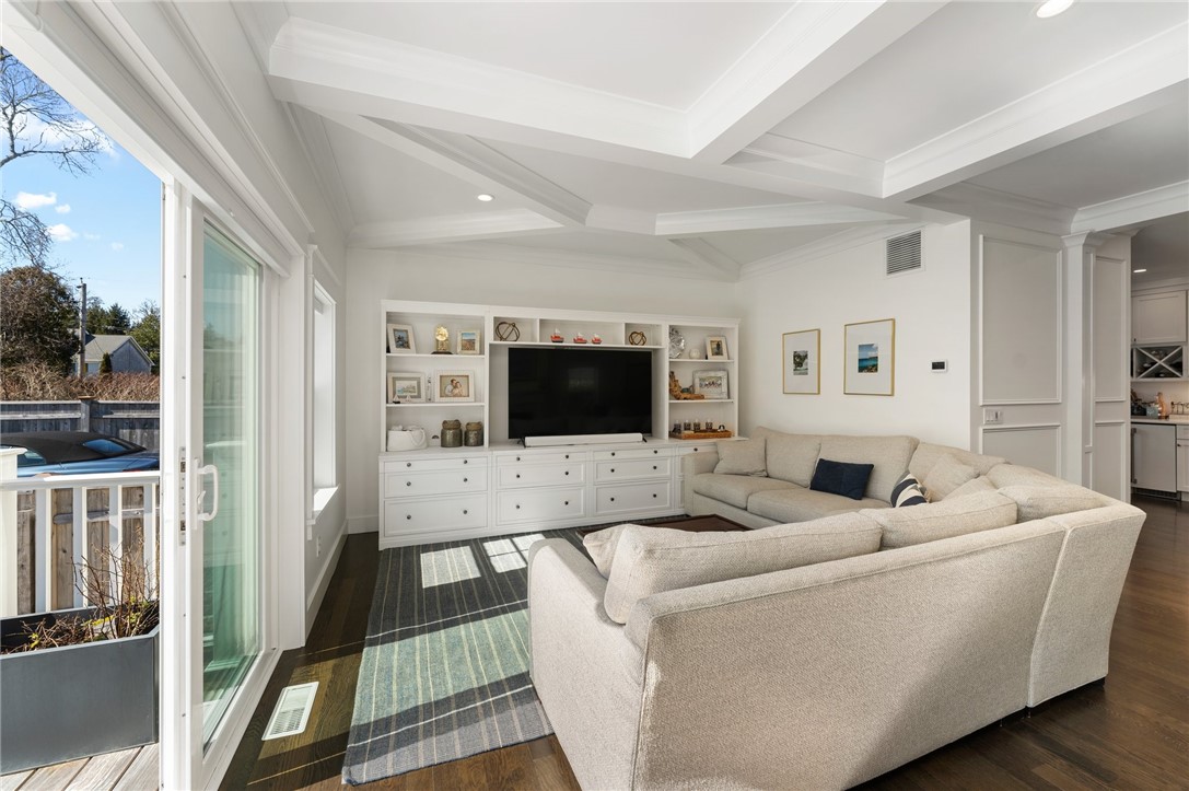 72 Rodman Street Narragansett, RI 02882 - Photo 9 of 49