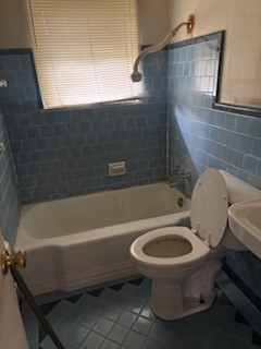 3215 Pecan Street Houston, TX 77087 - Photo 6 of 7 Bathroom