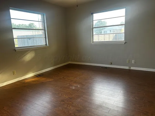 $80,000 | 209 North Elm Street, Higgins, TX 79046