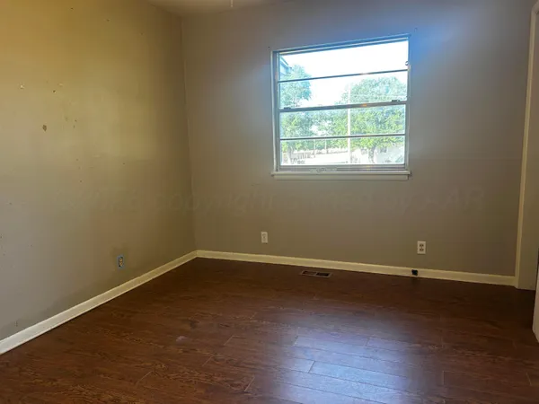 $80,000 | 209 North Elm Street, Higgins, TX 79046